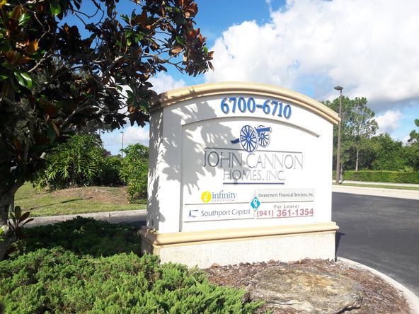 SIGNATURE OFFICE SPACE IN LAKEWOOD RANCH: 6710 Professional Pkwy W , Sarasota, FL 34240